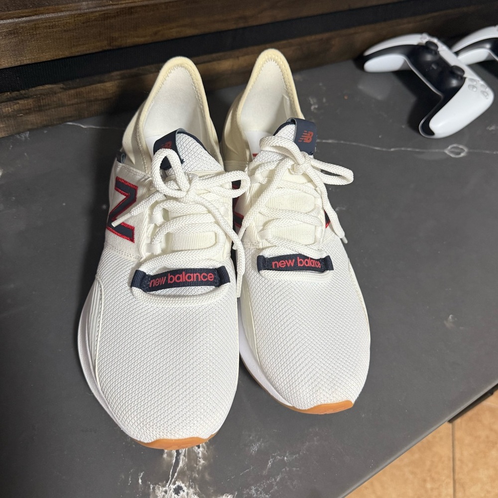 New Balance - Picture 2 of 5